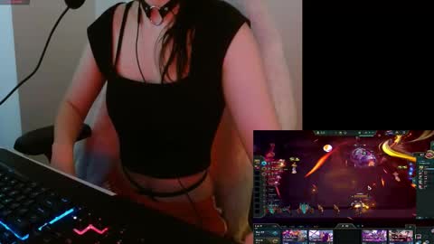 Lily Rone online show from 10/10/25, 08:35