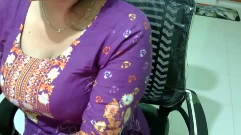 limaakter246618 online show from 01/13/25, 11:30