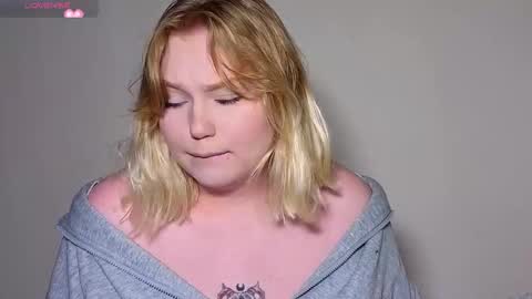 Snapshot of lime_cat chatting on 09/20/25, 12:11 lime cat online show from 09/20/25, 12:11