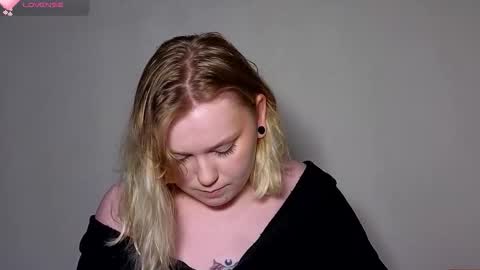 Snapshot of lime_cat chatting on 09/22/25, 08:33 lime cat online show from 09/22/25, 08:33