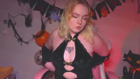 Snapshot of lime_cat chatting on 10/30/25, 01:18 lime cat online show from 10/30/25, 01:18