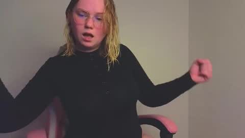 Snapshot of lime_cat chatting on 11/16/25, 02:06 lime cat online show from 11/16/25, 02:06