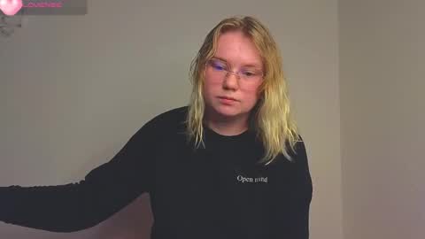 Snapshot of lime_cat chatting on 11/17/25, 02:06 lime cat online show from 11/17/25, 02:06