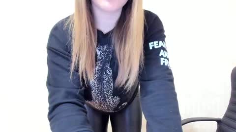 Snapshot of limebabykristi123 chatting on 01/18/25, 06:21 online show from 01/18/25, 06:21