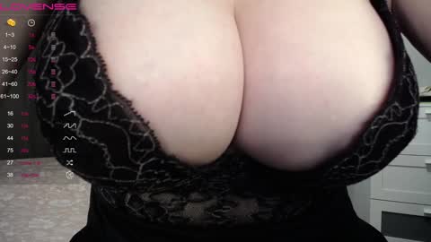 Lina online show from 12/22/24, 09:09