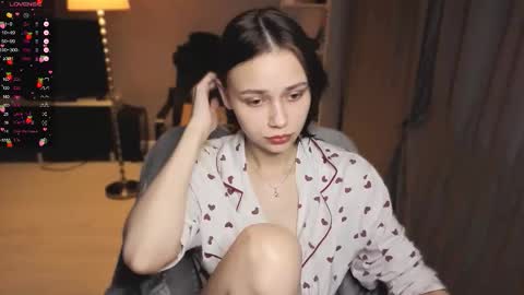 Snapshot of lina_and_lion chatting on 03/19/26, 10:36 Scarlet online show from 03/19/26, 10:36