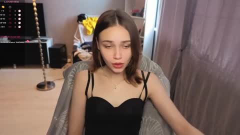 Snapshot of lina_and_lion chatting on 05/29/26, 10:57 Scarlet online show from 05/29/26, 10:57