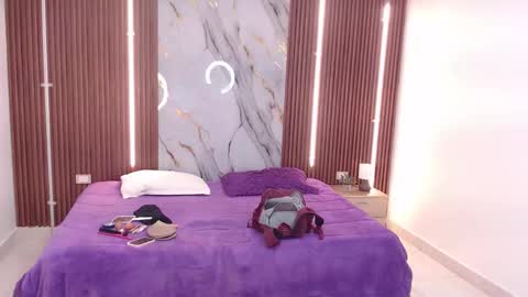 Lina online show from 09/13/25, 12:16