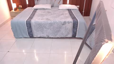 Lina online show from 09/17/25, 12:07