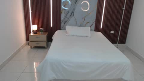 Lina online show from 09/21/25, 12:07