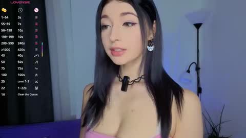 Lina online show from 11/25/25, 05:51