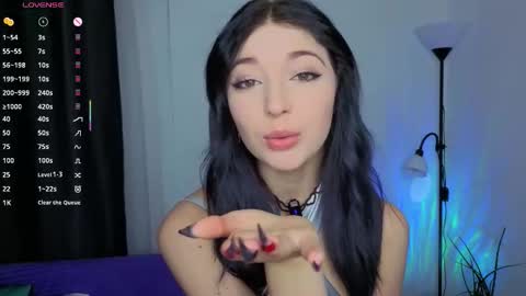 Lina online show from 12/04/25, 06:34