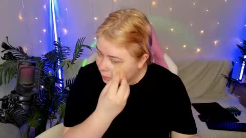lina_linx online show from 01/19/25, 06:00