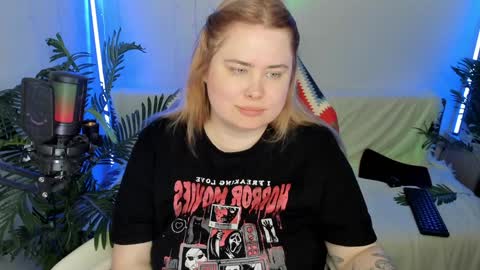 lina_linx online show from 02/06/25, 11:04