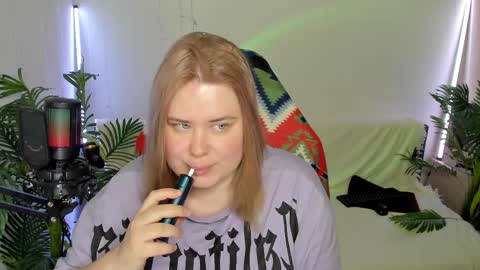 lina_linx online show from 02/10/25, 11:34
