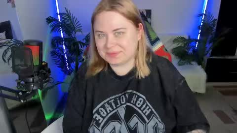 lina_linx online show from 02/25/25, 07:14