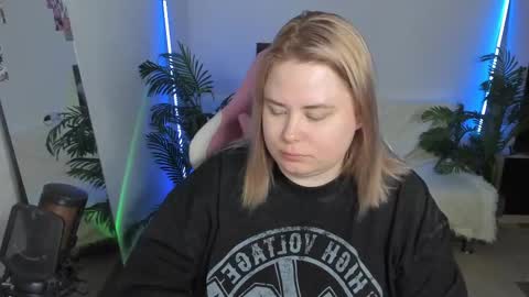 lina_linx online show from 03/01/25, 08:53