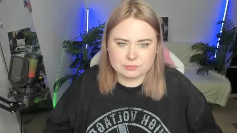 lina_linx online show from 03/06/25, 11:31