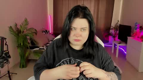 lina_linx online show from 09/13/25, 08:58