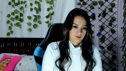 paola online show from 02/21/25, 11:21
