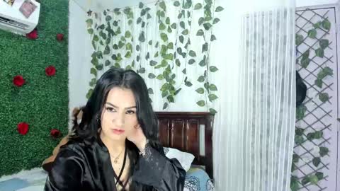 paola online show from 10/05/25, 02:10
