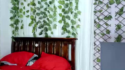 paola online show from 06/11/26, 12:32