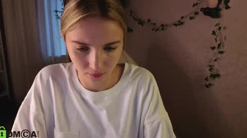 Snapshot of lina_reeds chatting on 04/24/26, 01:19 LINA online show from 04/24/26, 01:19