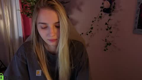 Snapshot of lina_reeds chatting on 05/04/26, 01:12 LINA online show from 05/04/26, 01:12