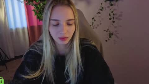 Snapshot of lina_reeds chatting on 05/15/26, 02:29 LINA online show from 05/15/26, 02:29