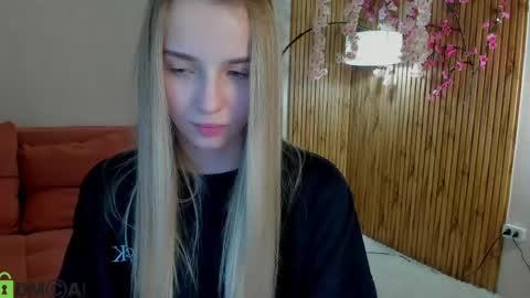 Snapshot of lina_reeds chatting on 05/20/26, 01:12 LINA online show from 05/20/26, 01:12