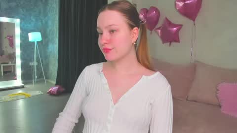 Lina online show from 05/19/26, 01:11