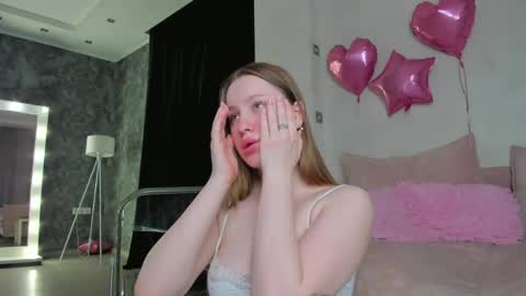 Lina online show from 05/28/26, 01:47