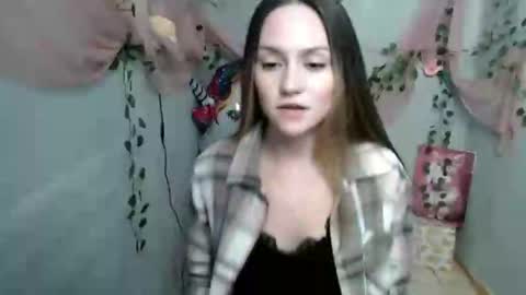 Lina online show from 12/06/24, 08:37