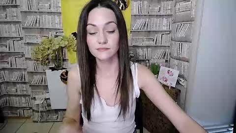 Snapshot of lina_star_s chatting on 10/17/25, 07:33 Lina online show from 10/17/25, 07:33