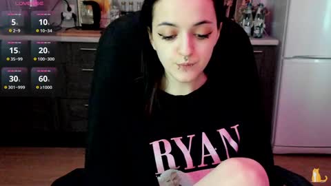 Snapshot of lina_tyaan chatting on 12/16/24, 09:35 Lina 3 1715622743 online show from 12/16/24, 09:35