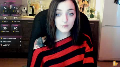 Snapshot of lina_tyaan chatting on 12/17/24, 11:06 Lina 3 1715622743 online show from 12/17/24, 11:06