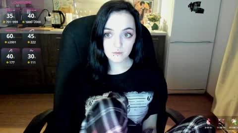 Snapshot of lina_tyaan chatting on 12/28/24, 10:13 Lina 3 1715622743 online show from 12/28/24, 10:13
