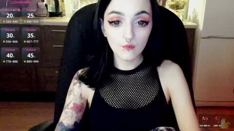 Snapshot of lina_tyaan chatting on 12/30/24, 07:00 Lina 3 1715622743 online show from 12/30/24, 07:00