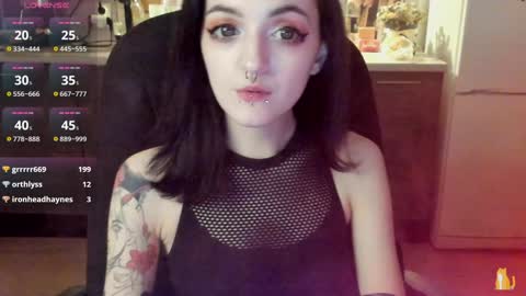 Snapshot of lina_tyaan chatting on 12/30/24, 10:01 Lina 3 1715622743 online show from 12/30/24, 10:01