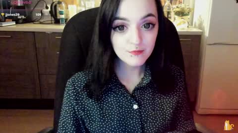 Snapshot of lina_tyaan chatting on 12/31/24, 06:57 Lina 3 1715622743 online show from 12/31/24, 06:57