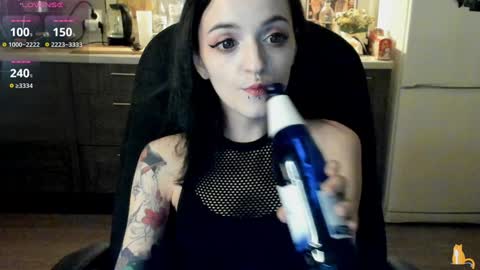 Snapshot of lina_tyaan chatting on 01/02/25, 08:24 Lina 3 1715622743 online show from 01/02/25, 08:24