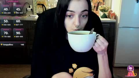 Snapshot of lina_tyaan chatting on 01/16/25, 11:37 Lina 3 1715622743 online show from 01/16/25, 11:37