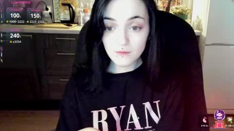 Snapshot of lina_tyaan chatting on 02/10/25, 08:20 Lina 3 1715622743 online show from 02/10/25, 08:20