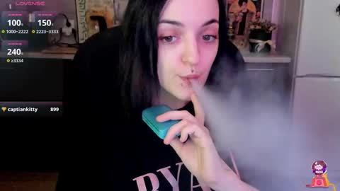 Snapshot of lina_tyaan chatting on 02/11/25, 11:43 Lina 3 1715622743 online show from 02/11/25, 11:43