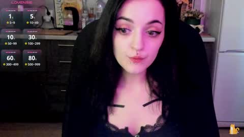 Snapshot of lina_tyaan chatting on 02/18/25, 08:05 Lina 3 1715622743 online show from 02/18/25, 08:05