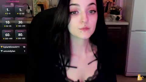 Snapshot of lina_tyaan chatting on 02/18/25, 11:11 Lina 3 1715622743 online show from 02/18/25, 11:11