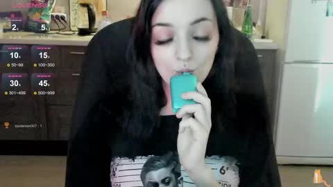 Snapshot of lina_tyaan chatting on 09/15/25, 08:25 Lina 3 1715622743 online show from 09/15/25, 08:25