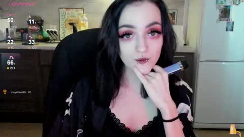 Snapshot of lina_tyaan chatting on 09/18/25, 07:21 Lina 3 1715622743 online show from 09/18/25, 07:21