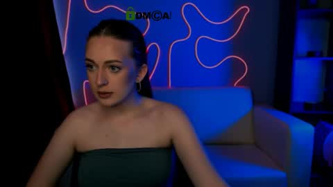 Snapshot of linaa_dolly chatting on 05/26/26, 02:13 linaa_dolly online show from 05/26/26, 02:13