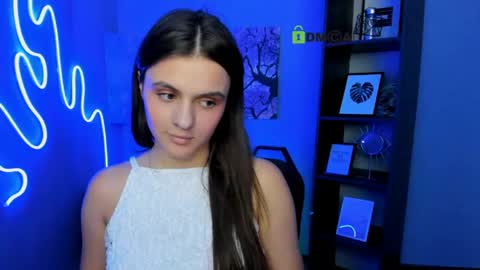 Snapshot of linaa_dolly chatting on 06/05/26, 02:23 linaa_dolly online show from 06/05/26, 02:23